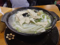 -丽虹云南过桥米线(兴工街店)