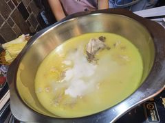 -鲜入围煮花胶鸡海鲜火锅