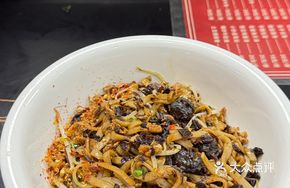 Sour Cabbage Steamed Pork Fried Noodles