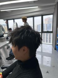 -宫铭烫发染发接发店