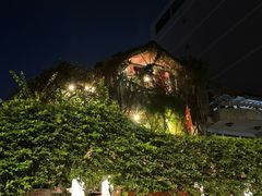 -Cuc Gach Quan Restaurant