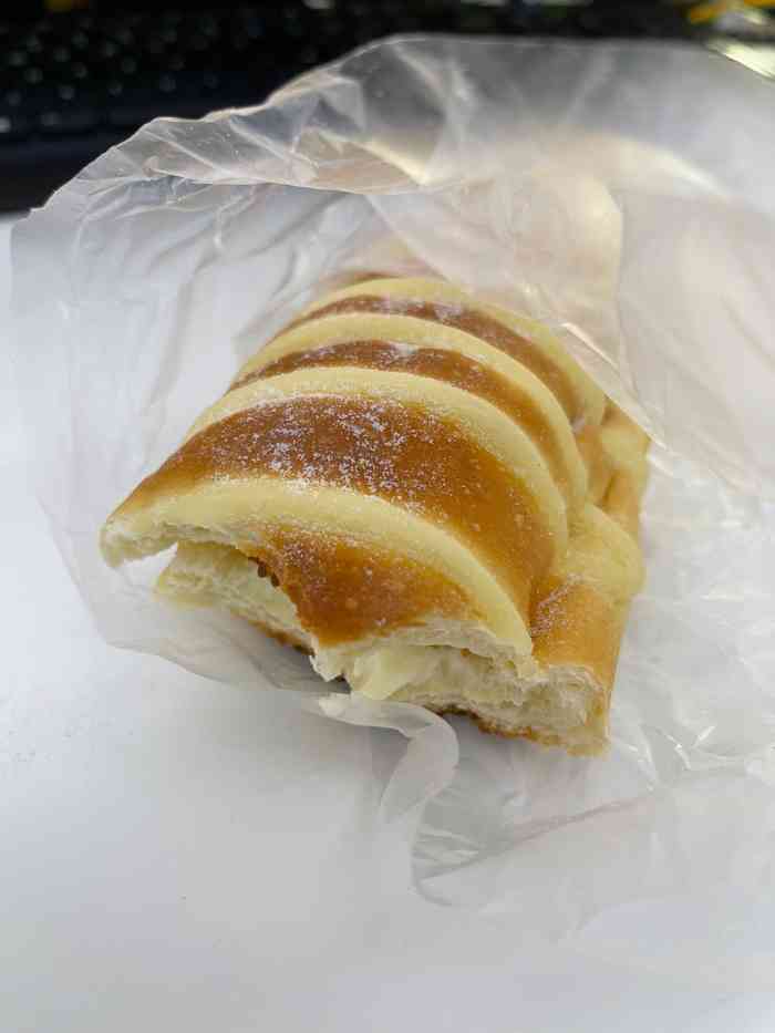 半糖烘焙-"新开的一家面包店,在那里吃完午饭逛下来时.