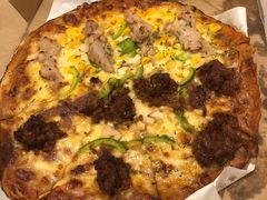 牛肉芝士双拼披萨-宅恩特披萨(百汇城店)