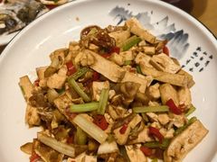 -荆楚渔艺堂·鱼头泡饭(江堤中路店)