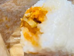 咸蛋黄肉松味兹米饭团-全家便利店(景昙路店)