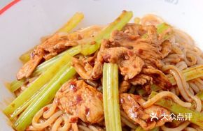 Chicken and Celery Stir-Fried Noodles