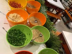 -钢管厂五区小郡肝串串香(蜀都万达店)