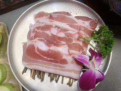 -围炉肉舍•炭烤活鳗•丹东海鲜烤肉(步行街店)