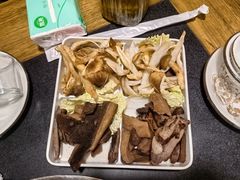 -小志家.野生菌鲜切牦牛肉牛杂火锅