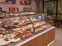 面包甜点陈列柜-巴黎贝甜(华堂新辰汇店)