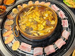 -阿山卓·野生菌火锅·纳西火塘烤肉