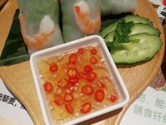 越南传统生包鲜虾春卷-来龙里 精致 东南亚餐室(万象城店)