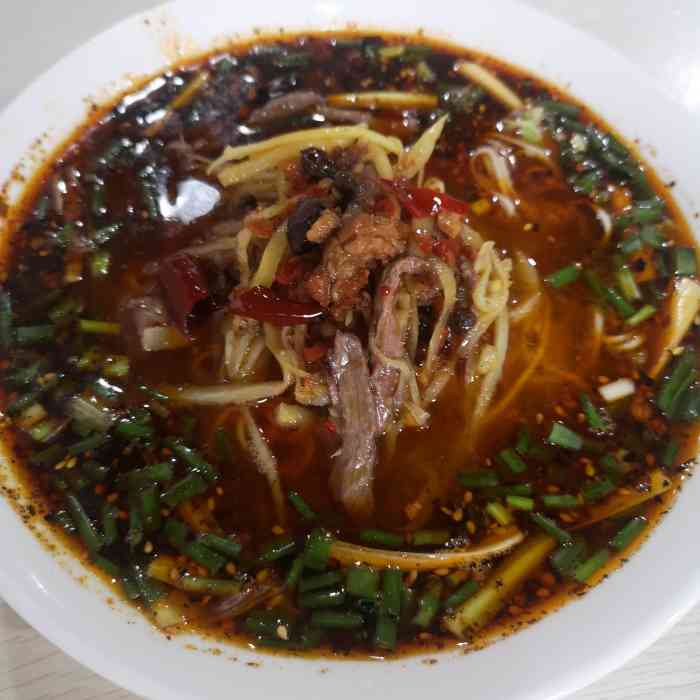 打分 回内江必须要吃的就是面,姜丝牛肉面,份量很足,细面口感爽滑