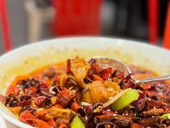 半米肥肠-禄鼎记·排队俩小时都要吃的酸菜鱼(石牌桥店)