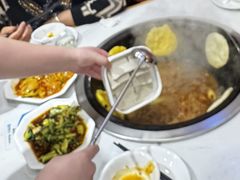 -鲁员外地锅鸡地锅鱼(古墩路店)