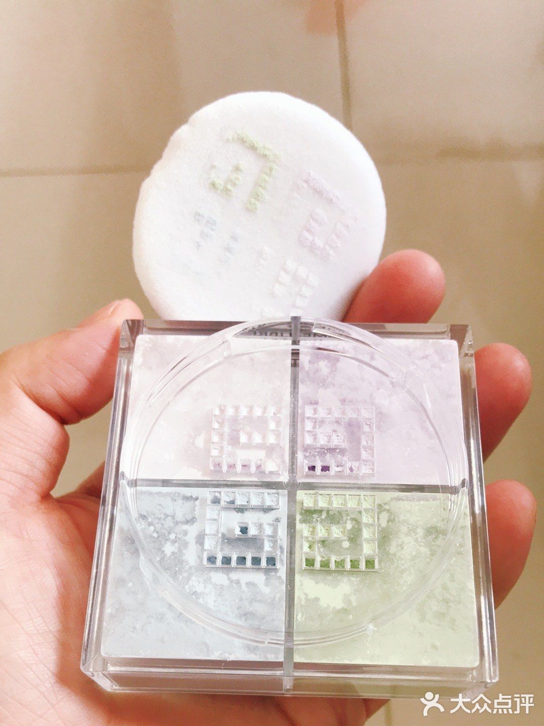这个1号色是蓝色+白色+绿色+粉紫色
