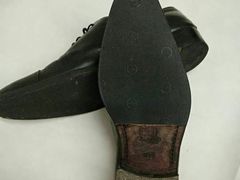 -京伟修鞋洗鞋奢侈品皮具护理店