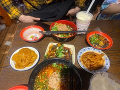 -爆炸头阿姨小四川正宗川味小吃(无任何分店)