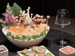 -左庭右院鲜牛肉火锅黑金店(陆家嘴中心店)