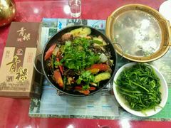 -乡土特色.冷锅鱼.牦牛肉汤锅