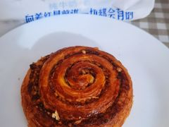 焦糖核桃肉桂卷-红星前进面包牛奶公司(君太店)