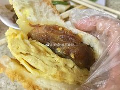 鸡扒蛋菠萝包-沙溪兄茶餐厅