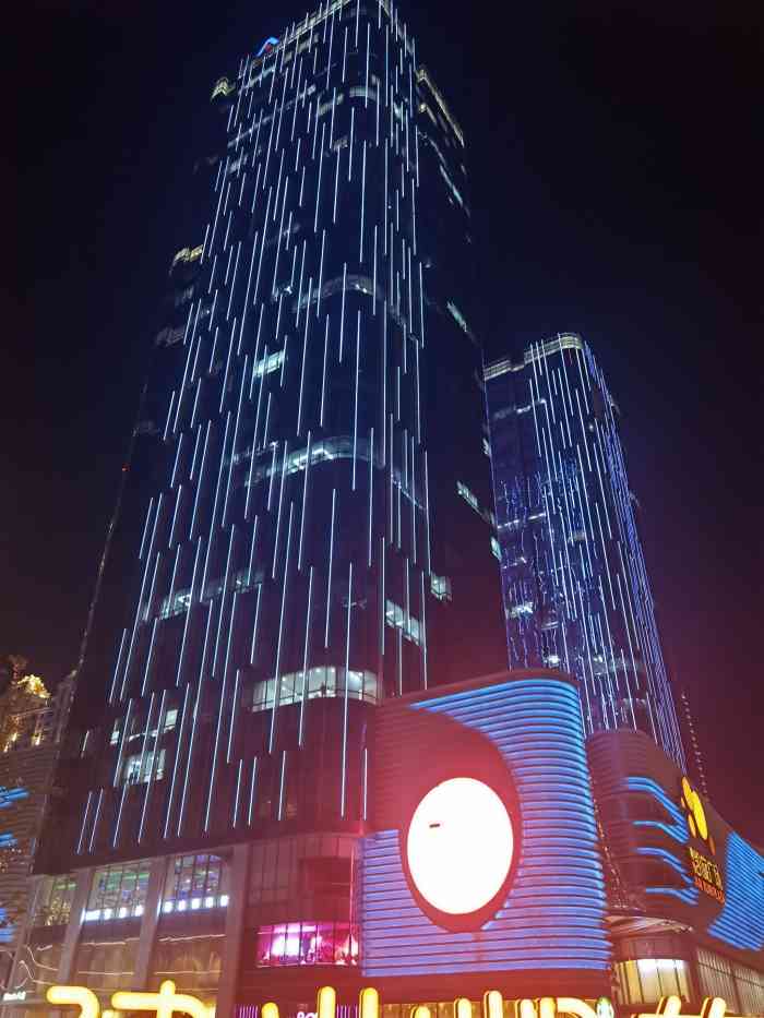建业·凯旋广场-"这个言几又的书店好大啊,里面书也很多.这.