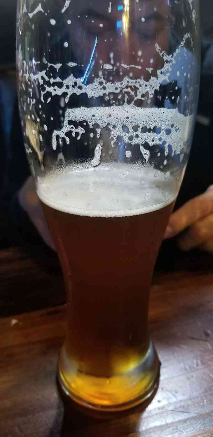 打分 不错的自酿啤酒,可以来尝尝.大杯实在点