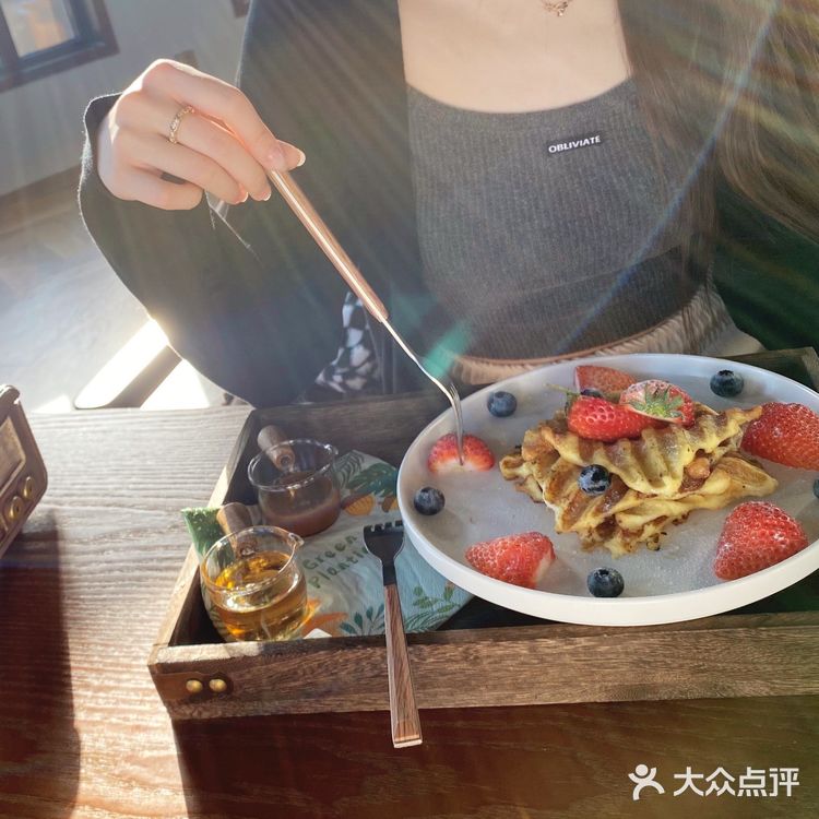 烟台探店|高颜值咖啡厅➕甜品巨棒!