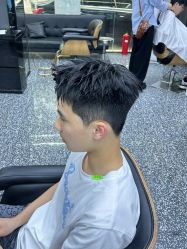 -藤野造型专业烫染接发