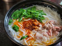 -鸿浩扒猪脚米线