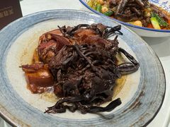 茶树菇红烧肉-芙蓉凰花园酒楼