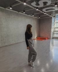 -单色舞蹈