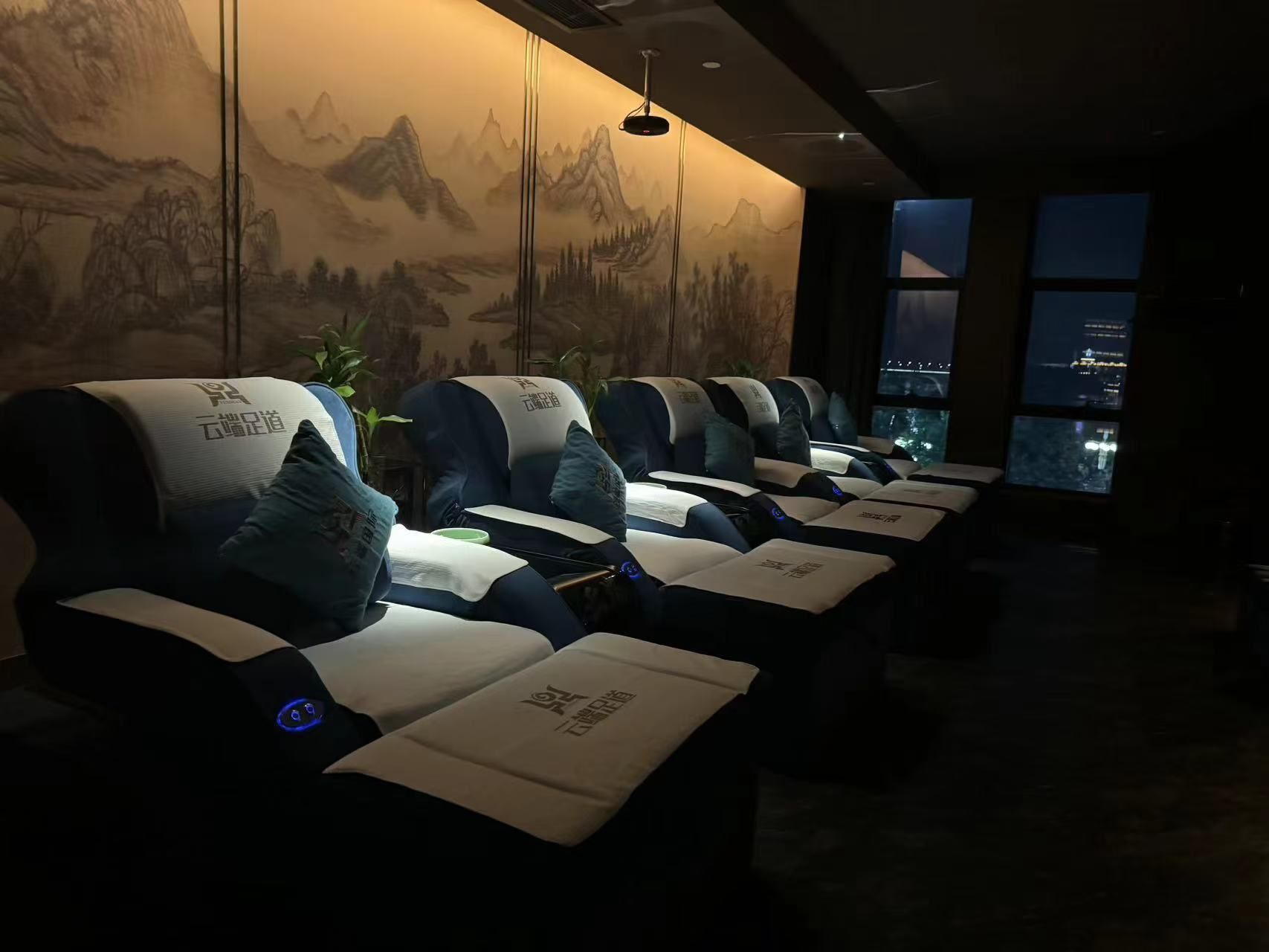 这位足疗技师真是太棒了!手法精准有力,对