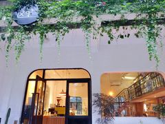 -彳亍咖啡·这里(水湾路店)