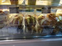 -白玉兰食品甜凤店(合生汇店)