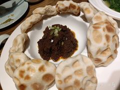 鲅鱼酱配石头饼-聚缘堂·海鲜私房菜(松岭路店)