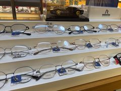 -优医视平价眼镜蔡司依视路折扣工厂店(十里堡店)