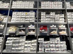 -百年港湾奥特莱斯(香炉礁店)