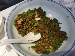 -阿瓦山寨·湘菜现炒·剁椒鱼头王(咸阳总店)