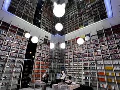 -钟书阁(松江泰晤士小镇店)