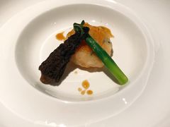 巧手煎虾饼配酿羊肚菌-Yan Ting 宴庭中餐厅(上海静安瑞吉酒店)