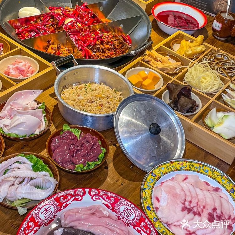 🔥重庆宇宙第二大洞子火锅🔥