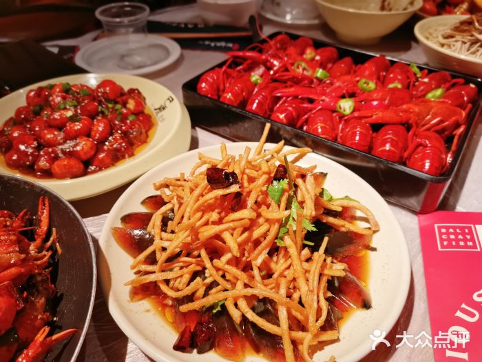 巴厘龙虾·榜首油焖大虾(洞庭·艺术洋房店)馓子拌皮蛋图片