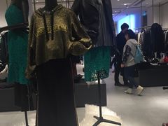 -URBAN REVIVO(欢乐海岸购物中心店)