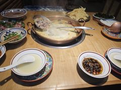 -洱火云南酸菜牛肉火锅(石景山当代商城店)