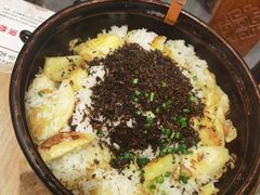 -帅巴人舅母子腊蹄民俗村