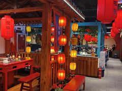 -宽板凳老灶火锅(台湾街店)