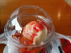 草莓冻冻圣代-幸运咖(川师校园广场店)