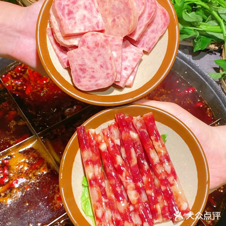 发现一家新开的社区火锅店，位于光环购物中心的附近